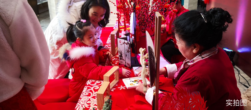 1578210126245716.jpg 金辉江山铭著售楼部活动现场